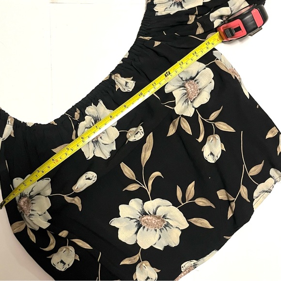 Lucca black and cream floral off the shoulder bell sleeve crop top blouse sz XS - Picture 15 of 16